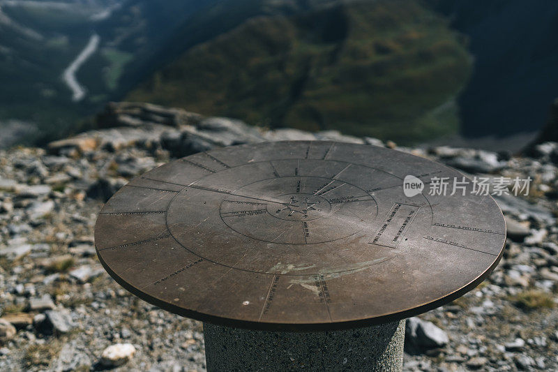 Directional dial on mountain pass